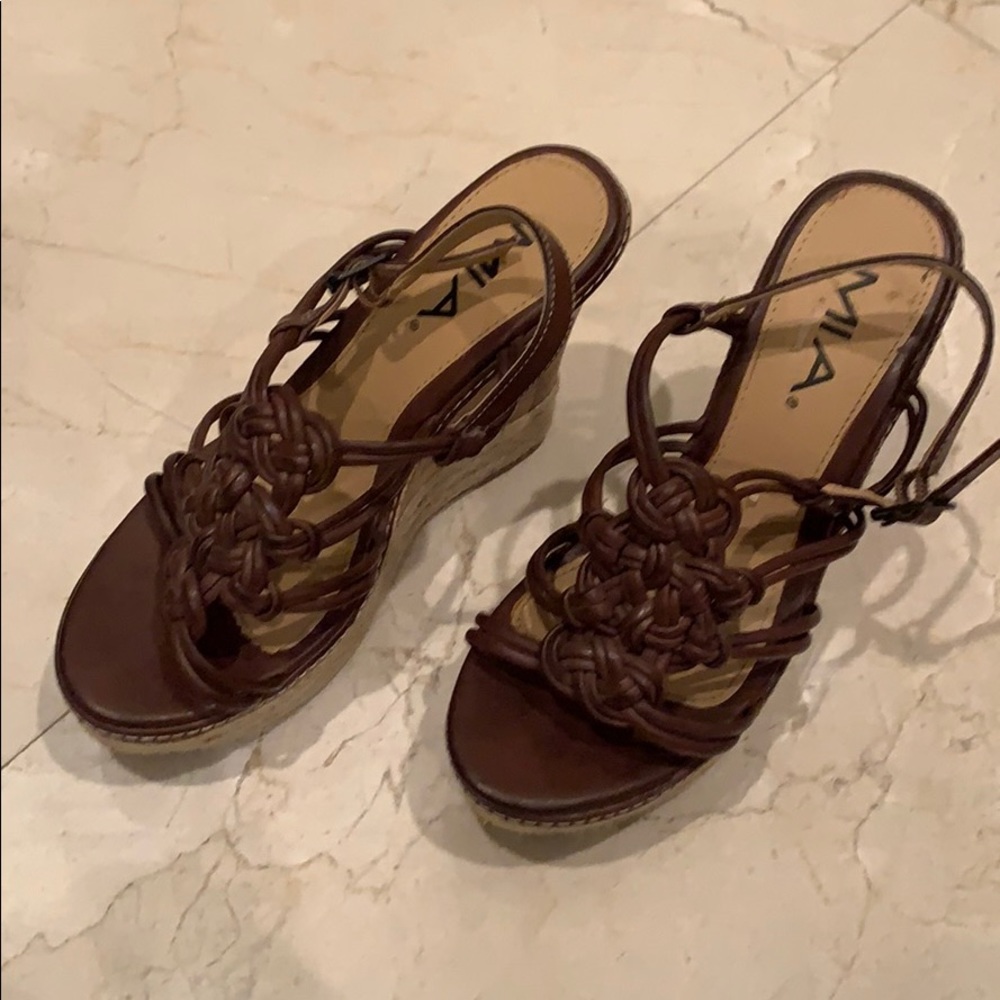 Mia brown wedge heels.  Brown leather woven.